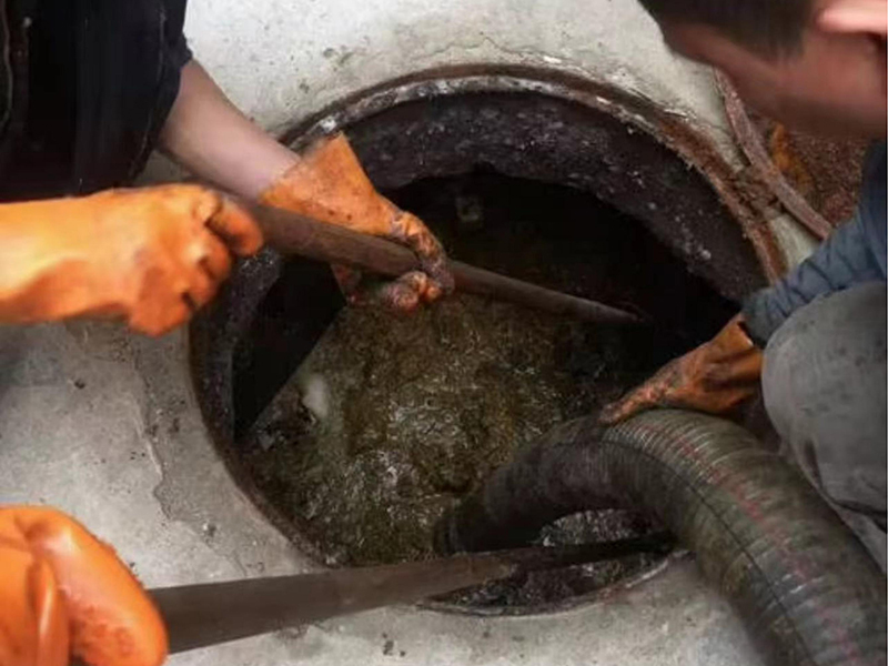 临高清理化粪池时如何避免沼气的危害？